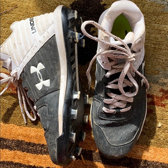 Under Armor | big boys size 5.5 cleats - Picture 2 of 3